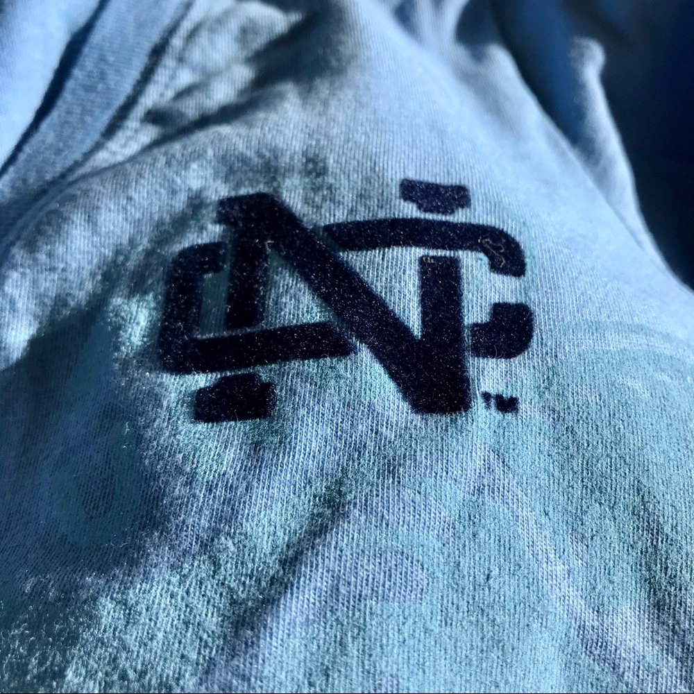 Nike UNC Tar Heels V-Neck Tee - Picture 5 of 5